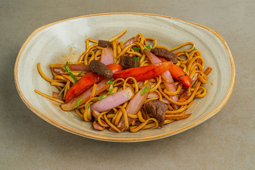 Tallarín saltado de carne